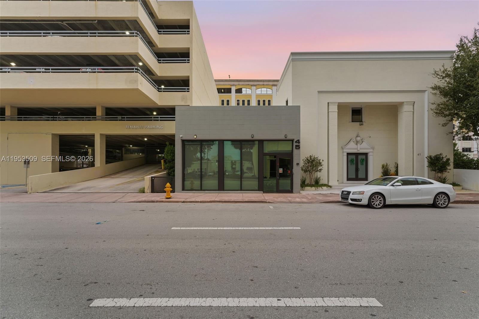   /   кв.футов $ 2026-01-27 0 Фото