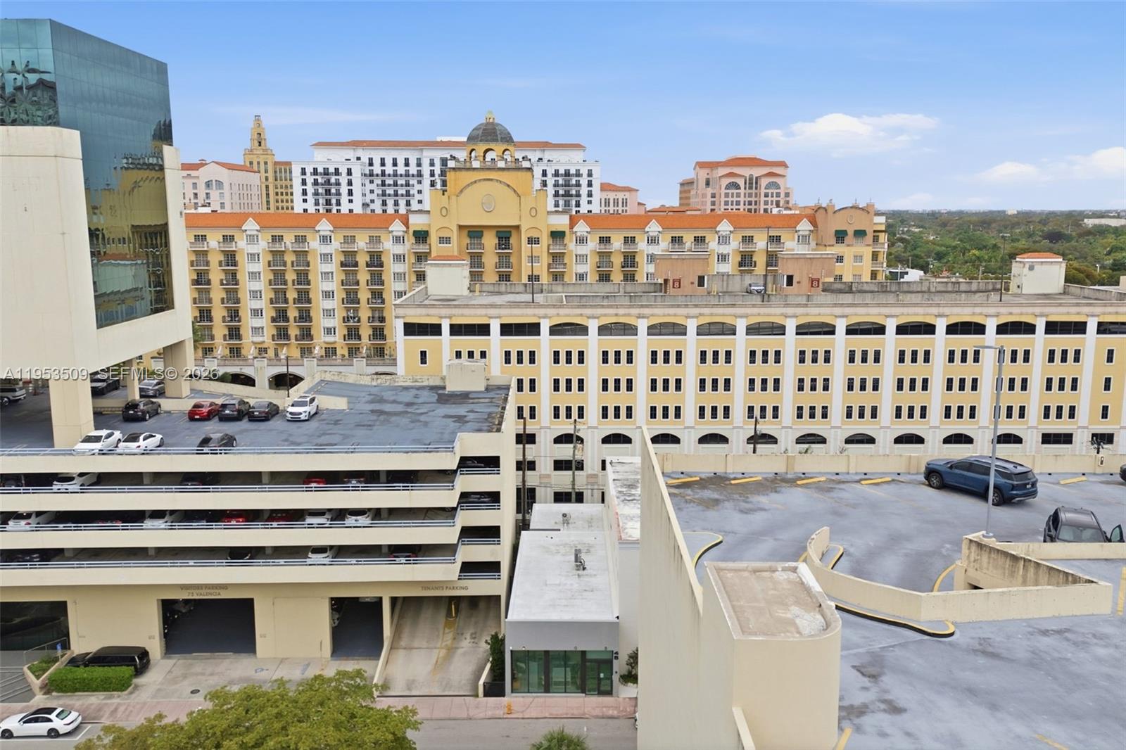   /   кв.футов $ 2026-01-27 0 Фото