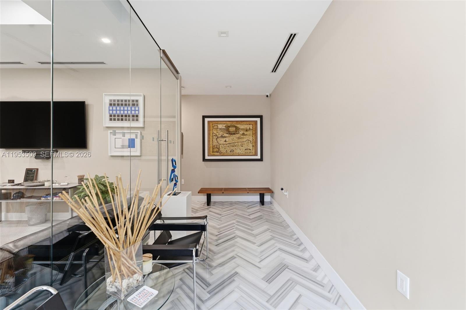   /   кв.футов $ 2026-01-27 0 Фото