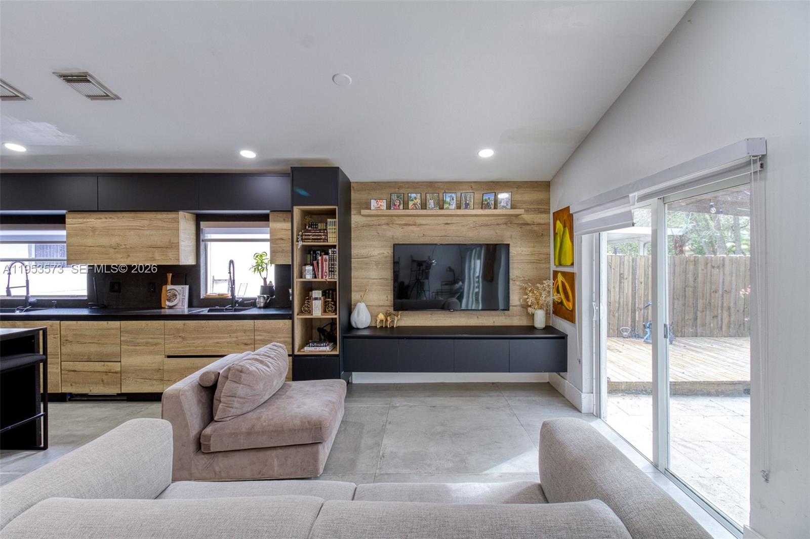 3464 3 / 2 1648 sq. ft. $ 2026-01-27 0 Photo