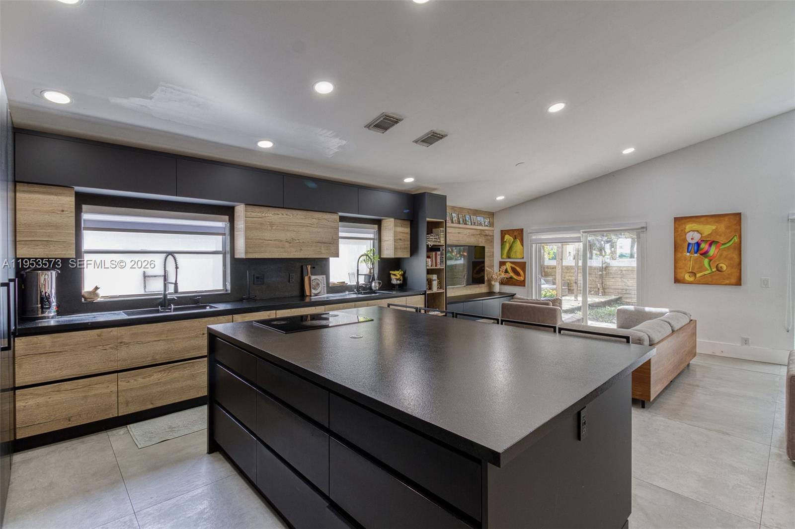 3464 3 / 2 1648 sq. ft. $ 2026-01-27 0 Photo