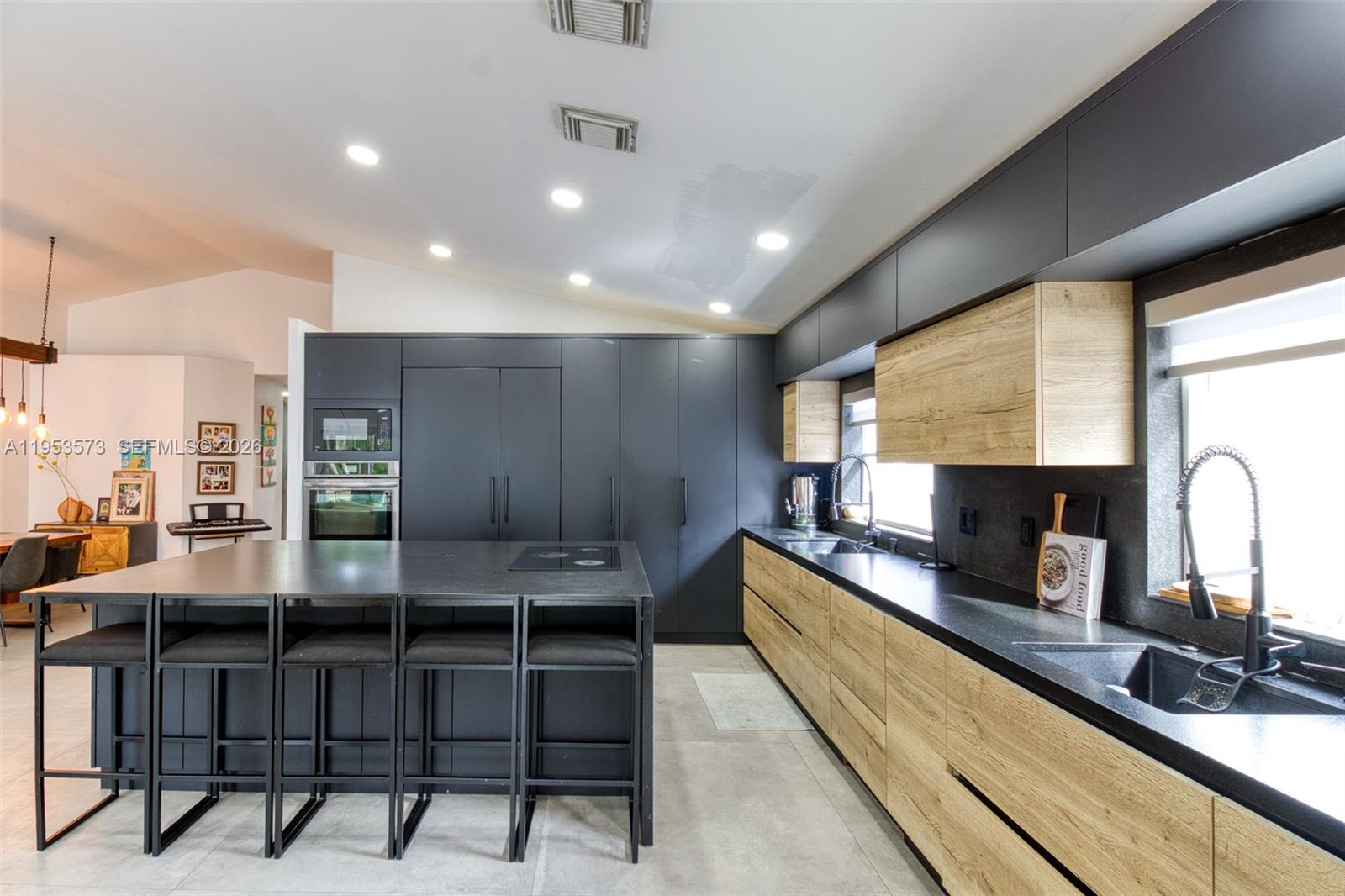 3464 3 / 2 1648 sq. ft. $ 2026-01-27 0 Photo