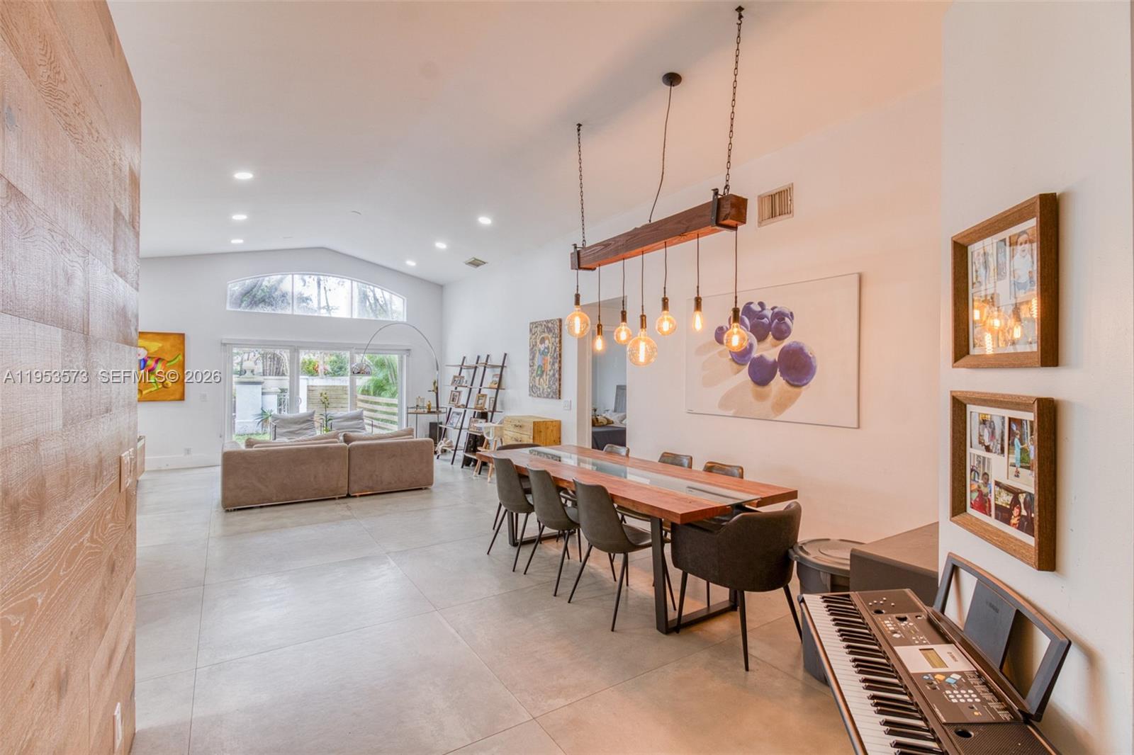 3464 3 / 2 1648 sq. ft. $ 2026-01-27 0 Photo