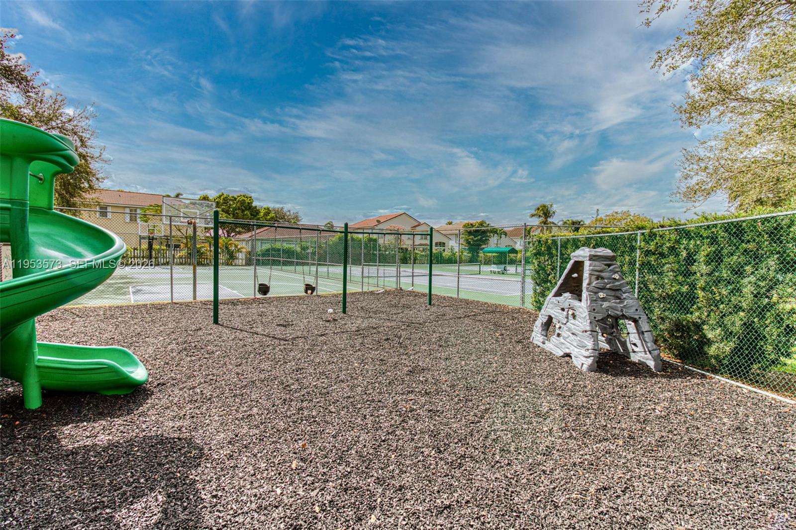 3464 3 / 2 1648 sq. ft. $ 2026-01-27 0 Photo