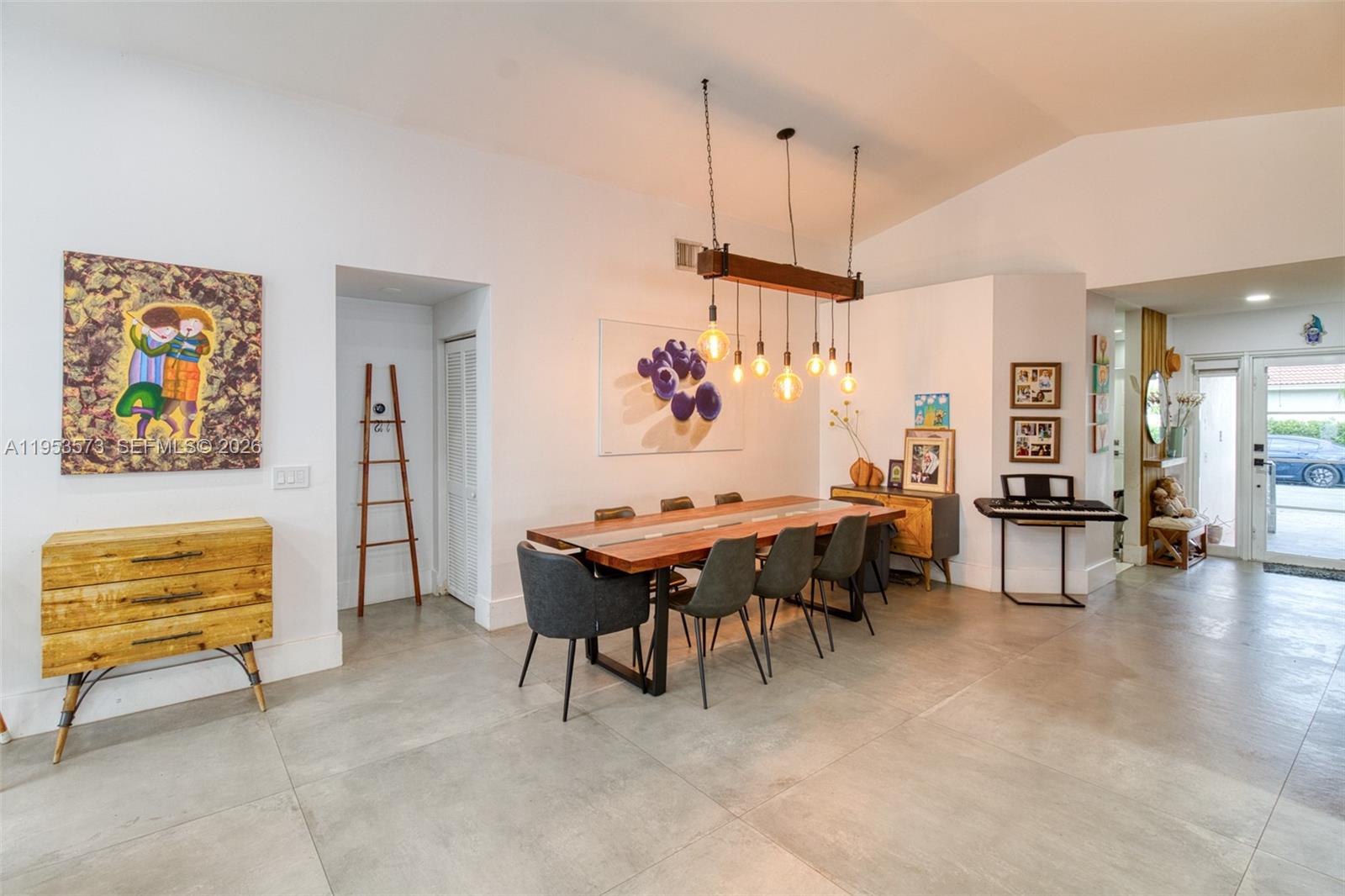 3464 3 / 2 1648 sq. ft. $ 2026-01-27 0 Photo