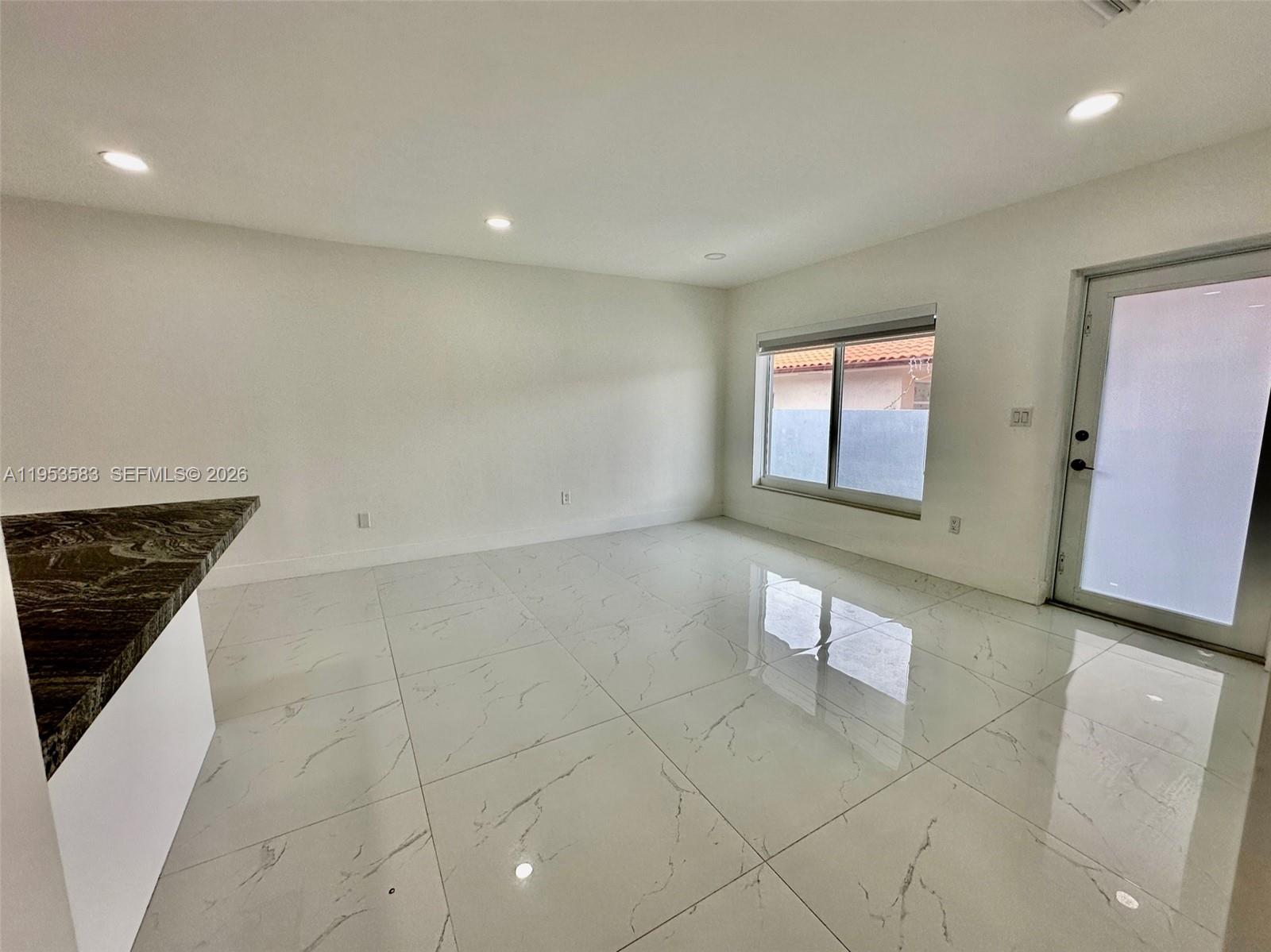   /  1952 sq. ft. $ 2026-01-27 0 Photo