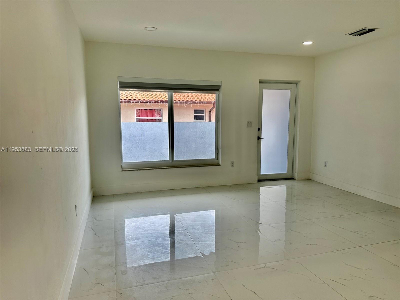   /  1952 sq. ft. $ 2026-01-27 0 Photo