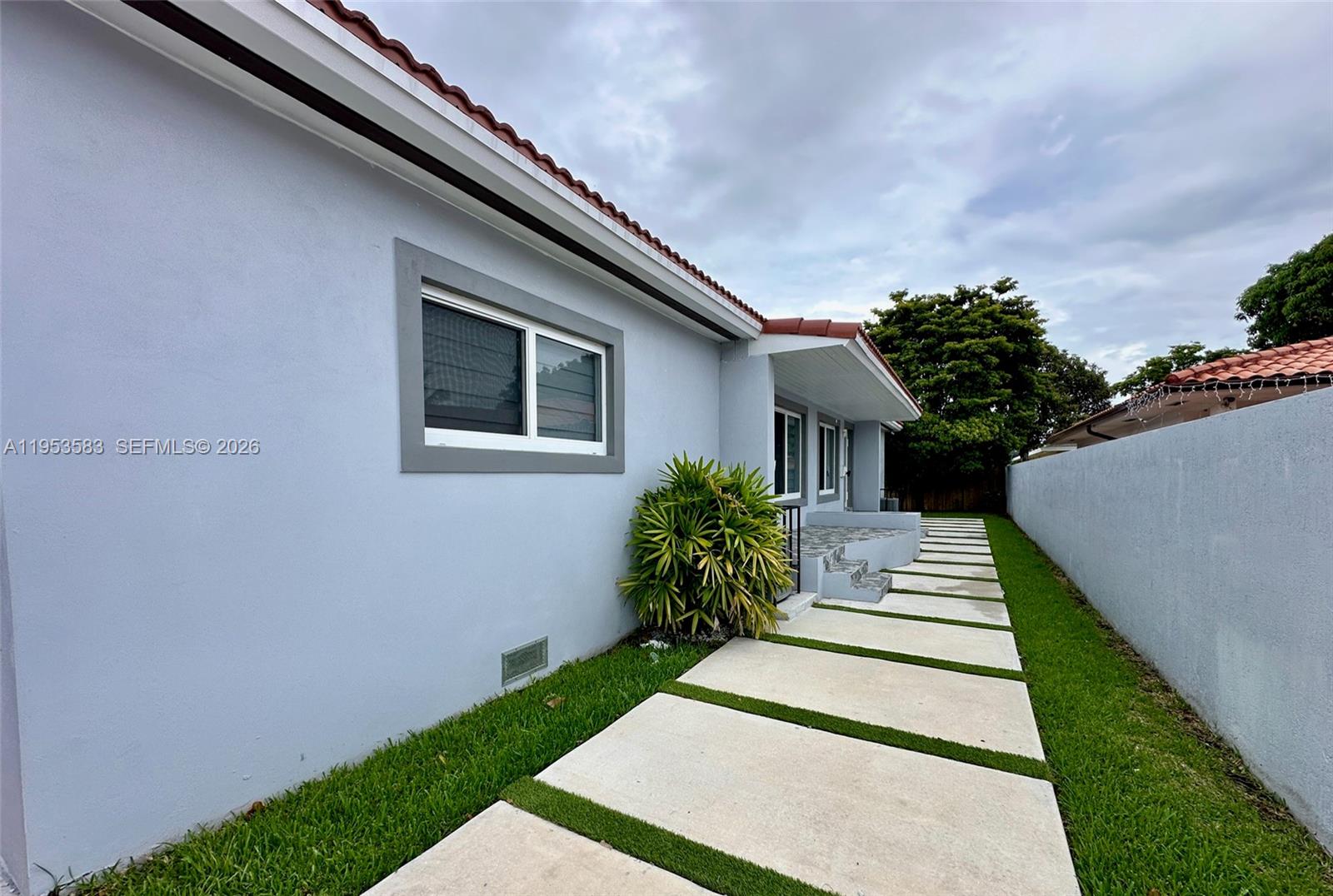   /  1952 sq. ft. $ 2026-01-27 0 Photo