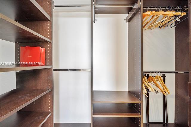 See details 19A 1 / 2 870 sq. ft. $ 2026-01-27 0 Photo