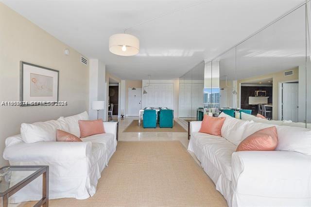 See details 19A 1 / 2 870 sq. ft. $ 2026-01-27 0 Photo