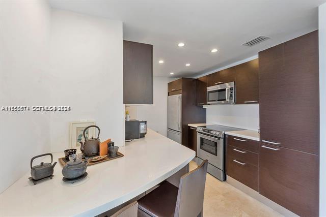 See details 19A 1 / 2 870 sq. ft. $ 2026-01-27 0 Photo