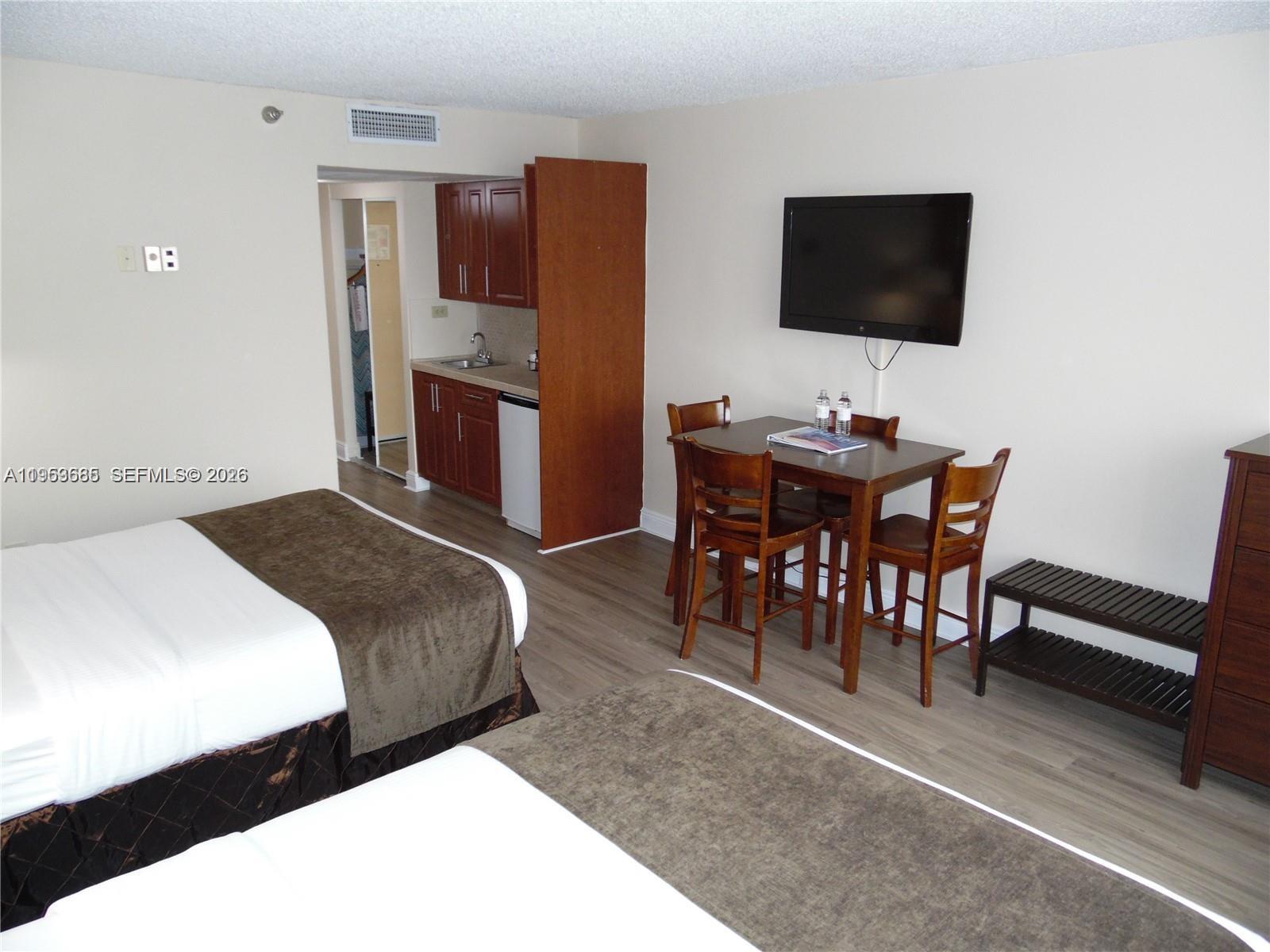 243 0 / 1 360 sq. ft. $ 2026-01-27 0 foto