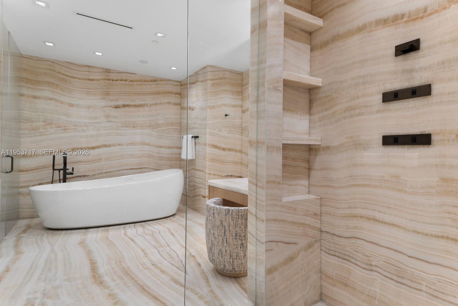 3704 5 / 8 6695 sq. ft. $ 2026-01-27 0 Photo