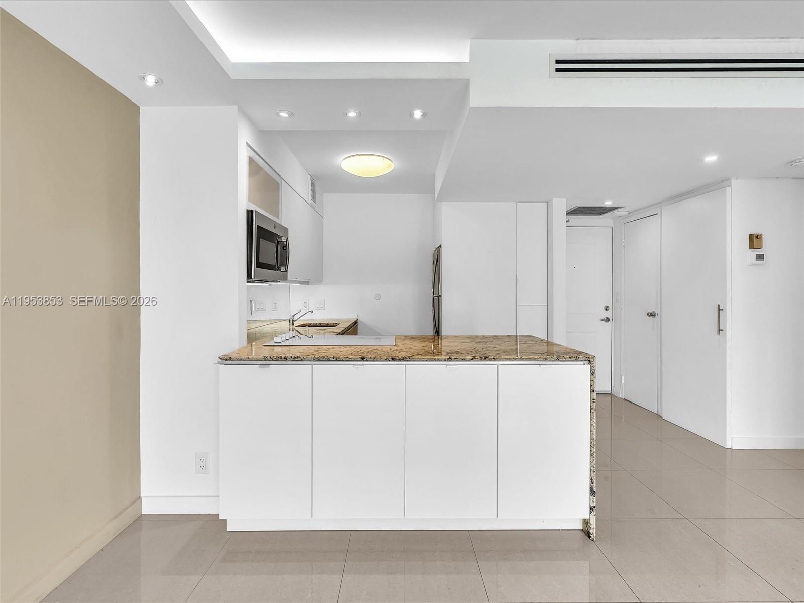 223 1 / 2 991 кв.футов $ 2026-01-27 0 Фото