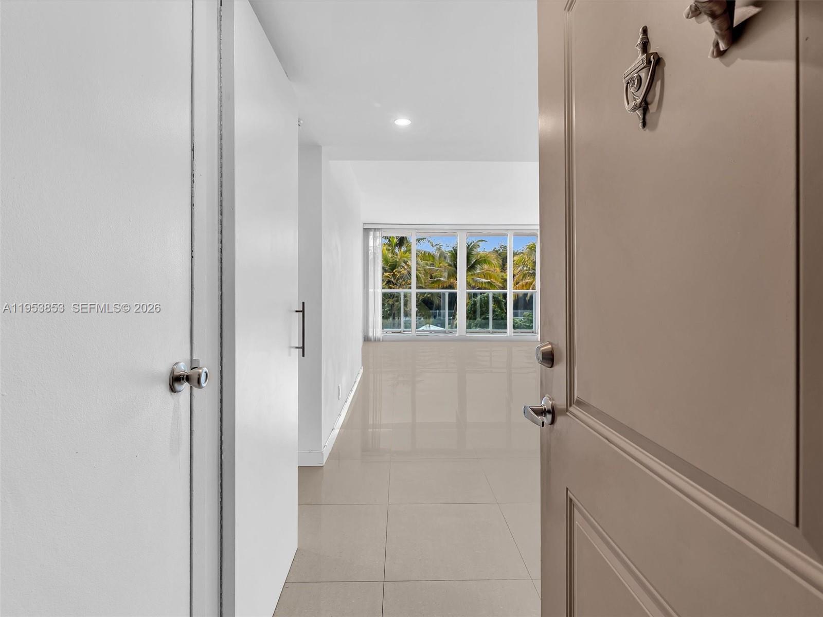 223 1 / 2 991 кв.футов $ 2026-01-27 0 Фото