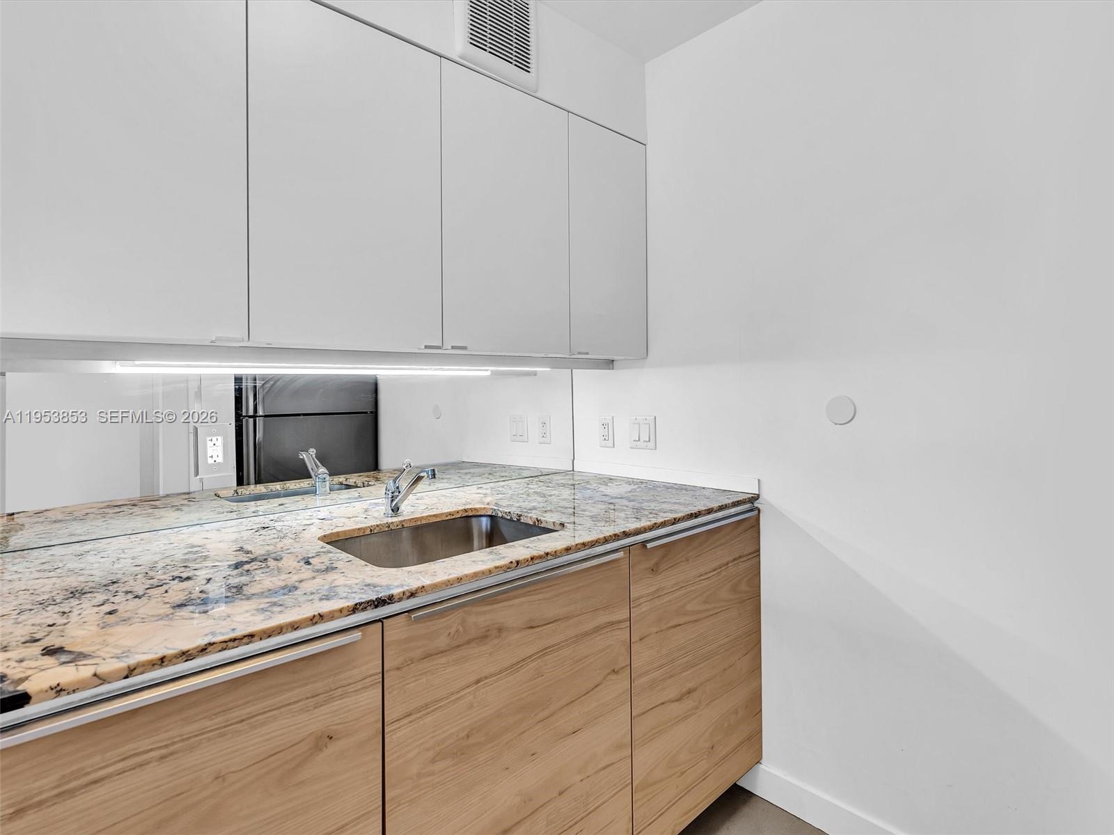 223 1 / 2 991 кв.футов $ 2026-01-27 0 Фото