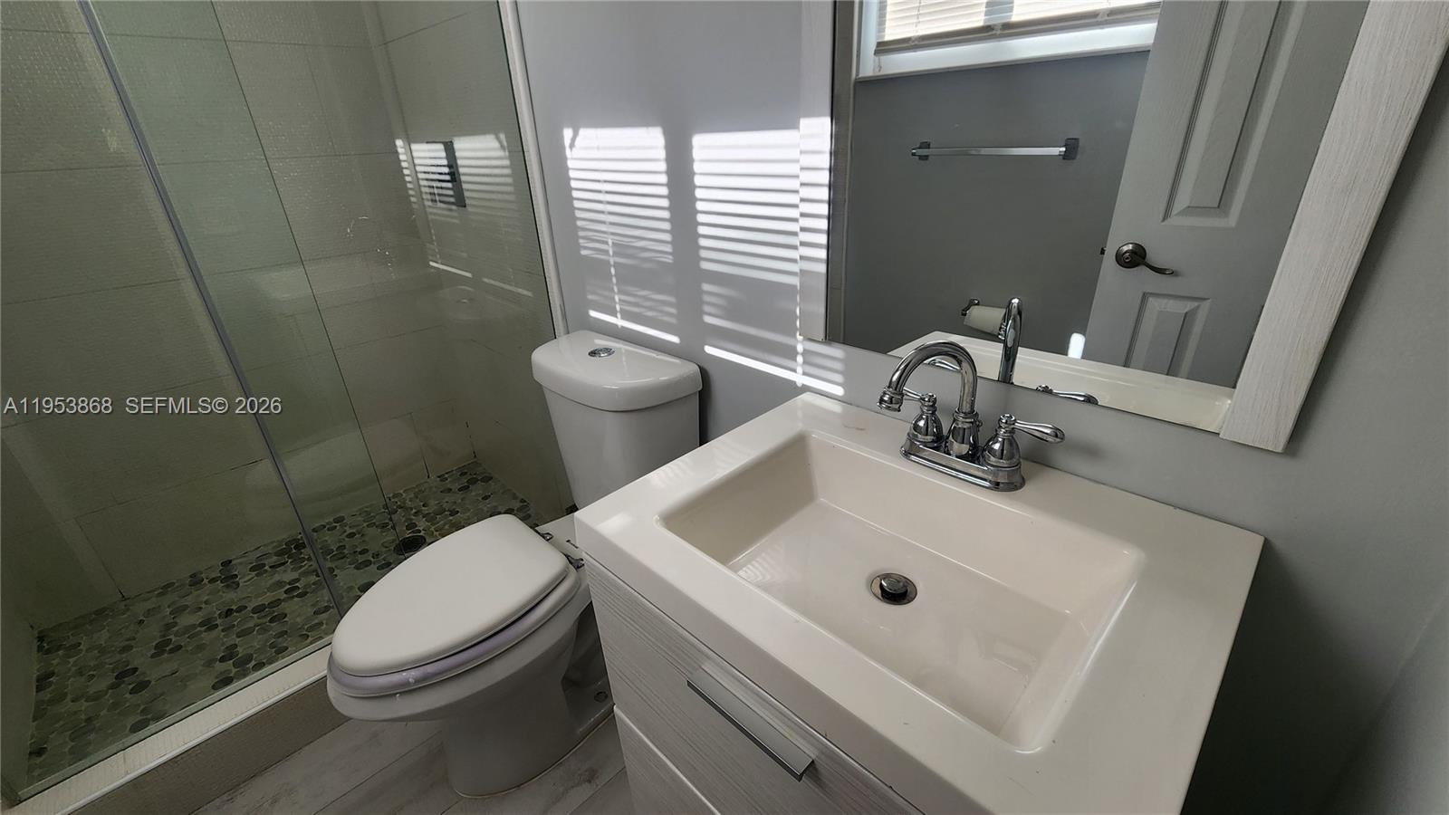 See details 114 2 / 2 899 sq. ft. $ 2026-01-27 0 Photo