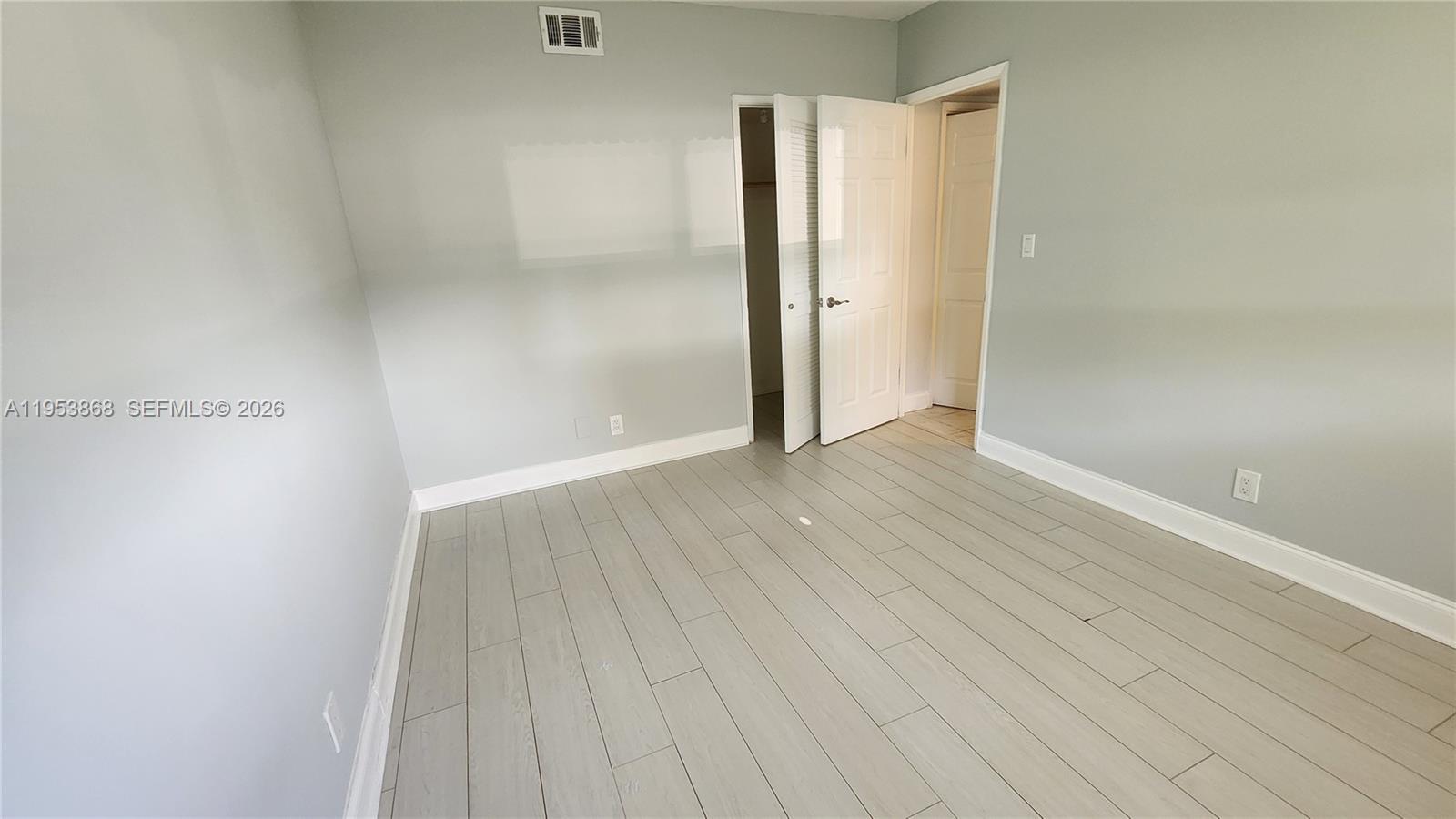 See details 114 2 / 2 899 sq. ft. $ 2026-01-27 0 Photo