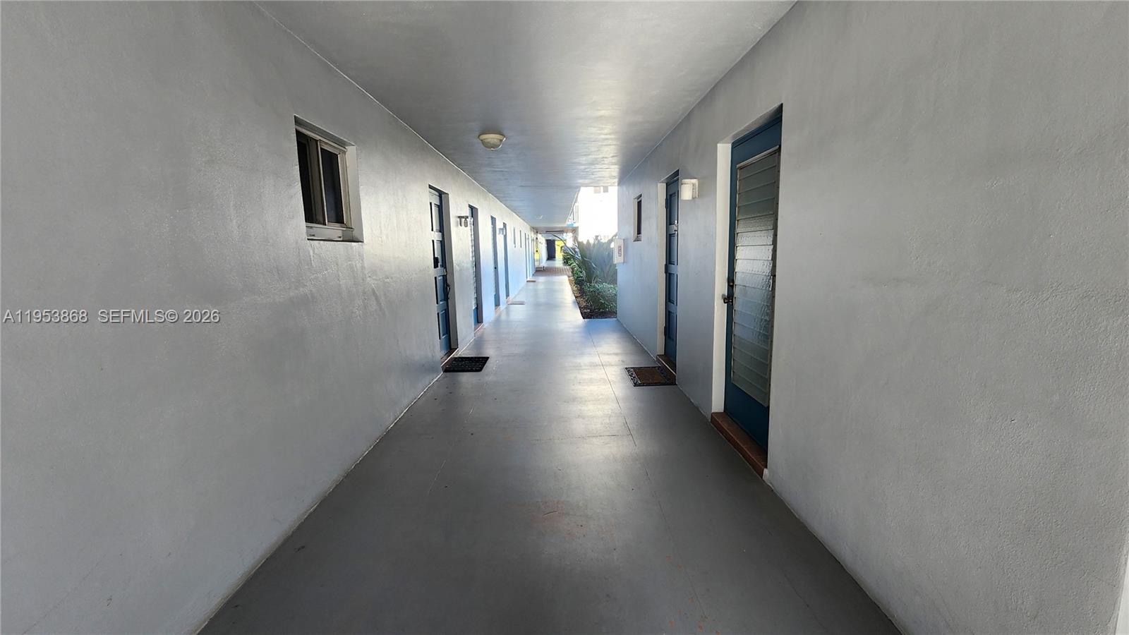 See details 114 2 / 2 899 sq. ft. $ 2026-01-27 0 Photo