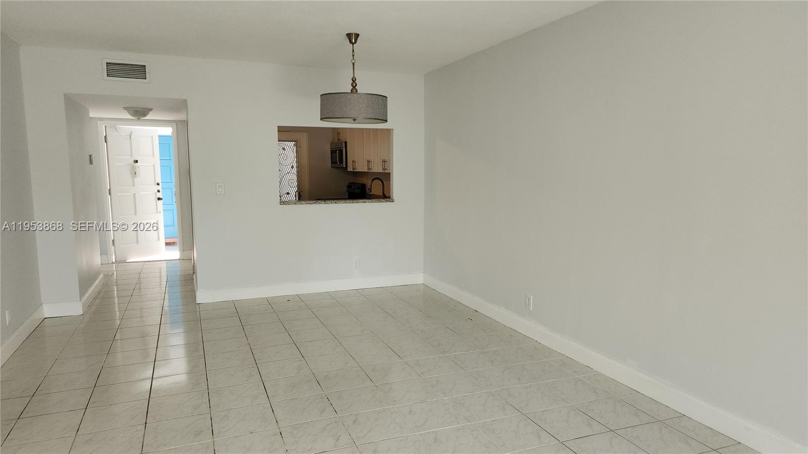 See details 114 2 / 2 899 sq. ft. $ 2026-01-27 0 Photo