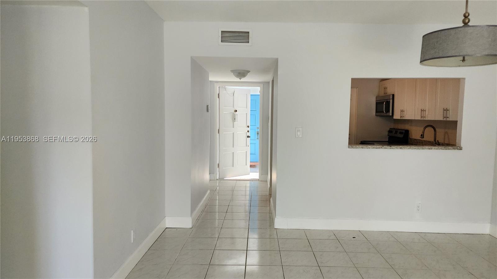 See details 114 2 / 2 899 sq. ft. $ 2026-01-27 0 Photo