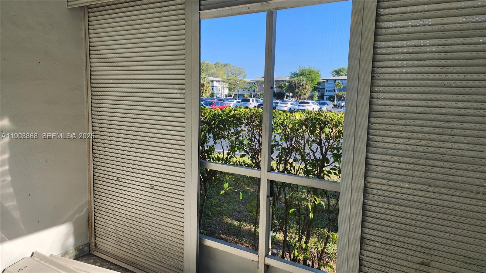 See details 114 2 / 2 899 sq. ft. $ 2026-01-27 0 Photo