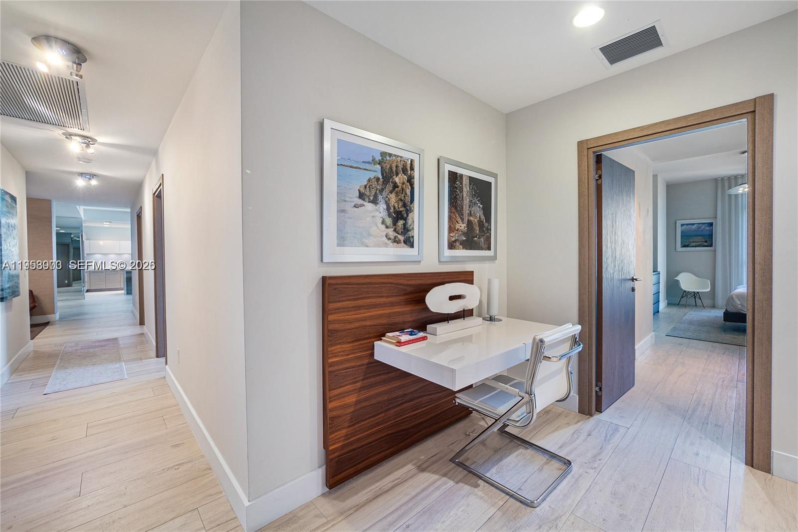 Photo of 17301 BISCAYNE BLVD #PH6, North Miami Beach, Florida, 33160 - Desk Area