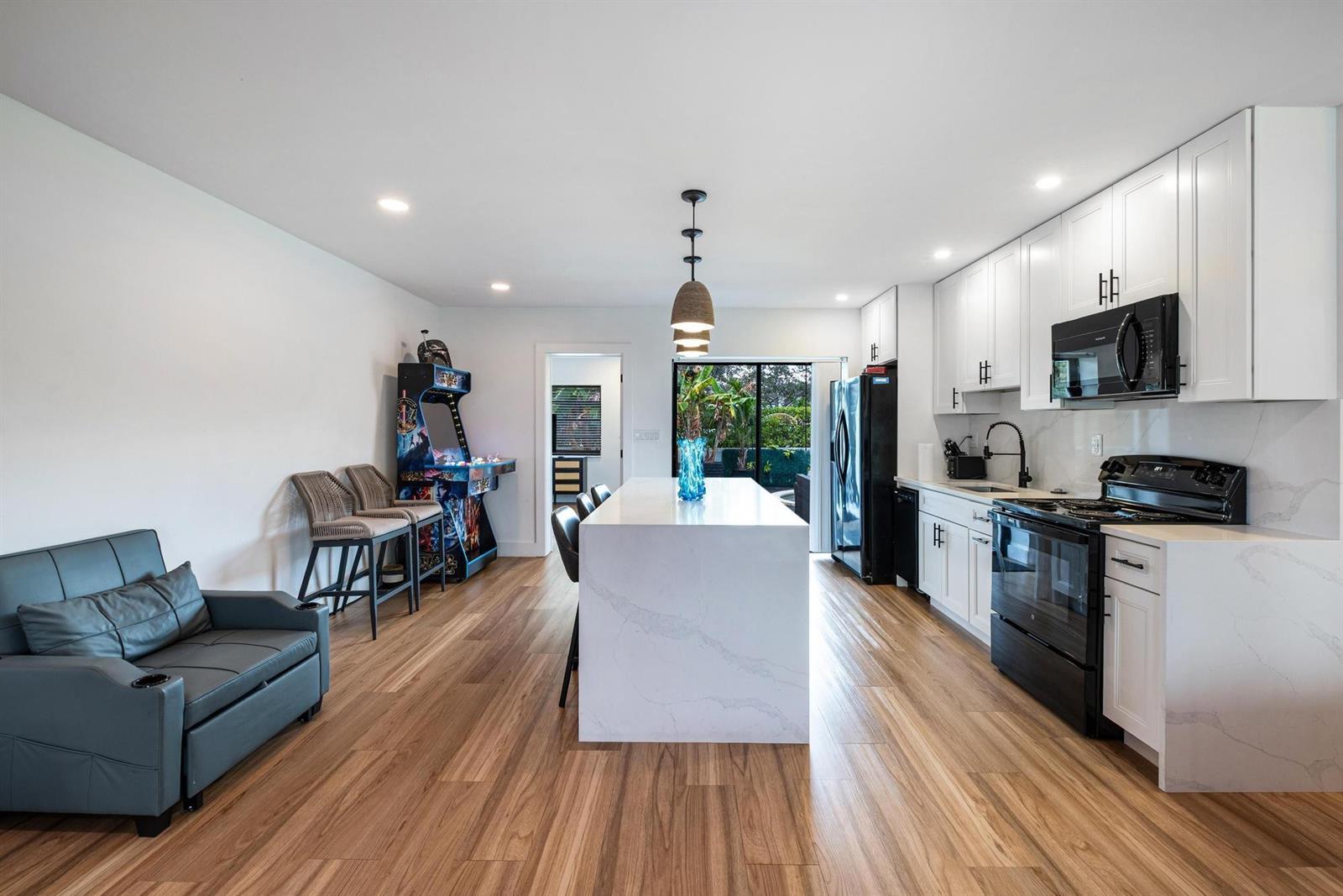 Ver detalles / 0 2675 sq. ft. $ 2026-07-30 0 foto