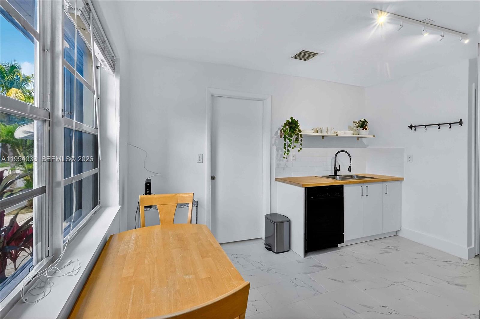   /  1946 sq. ft. $ 2026-01-28 0 Photo