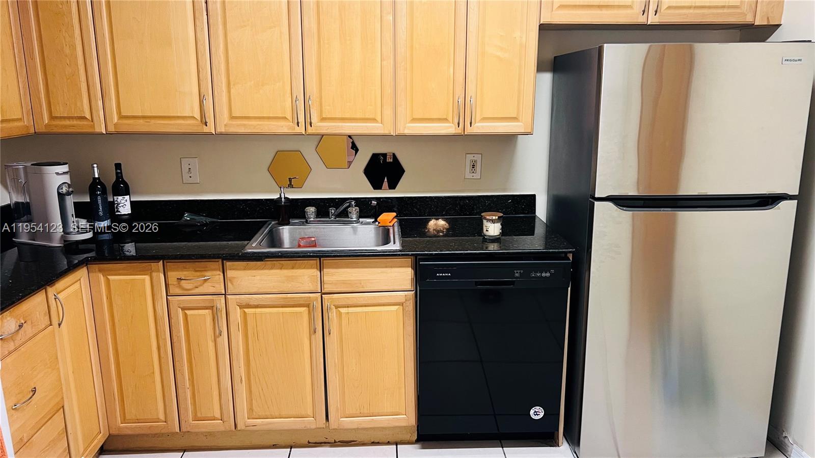 See details 409 2 / 2 1100 sq. ft. $ 2026-01-28 0 Photo