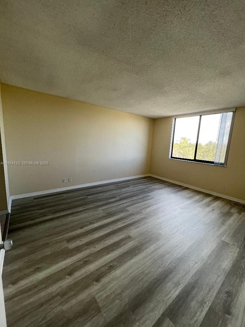 See details 409 2 / 2 1100 sq. ft. $ 2026-01-28 0 Photo