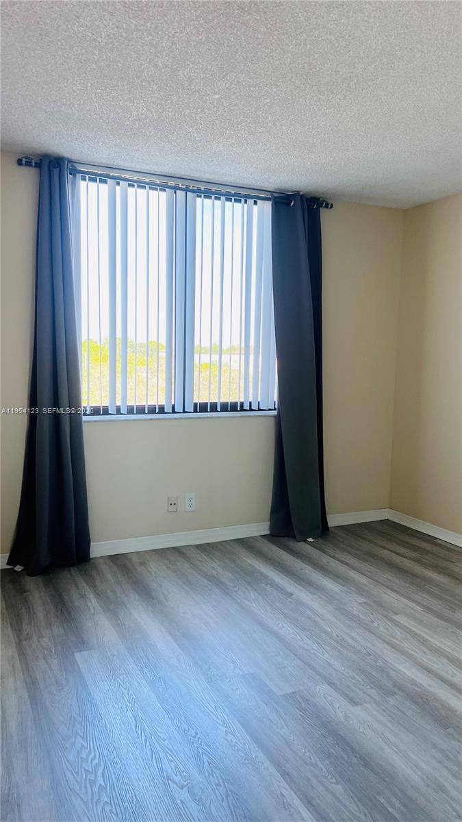 See details 409 2 / 2 1100 sq. ft. $ 2026-01-28 0 Photo