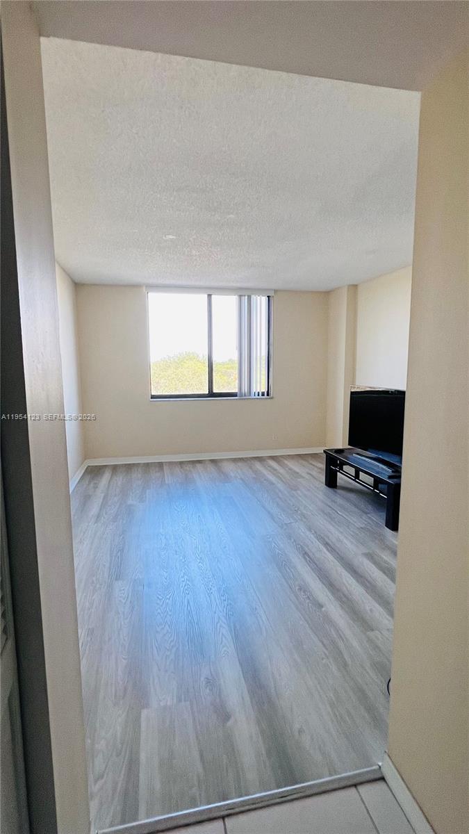 See details 409 2 / 2 1100 sq. ft. $ 2026-01-28 0 Photo