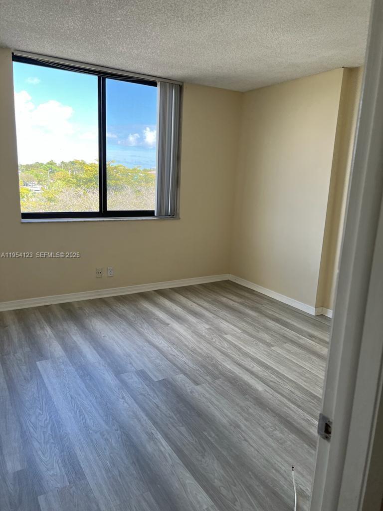 See details 409 2 / 2 1100 sq. ft. $ 2026-01-28 0 Photo