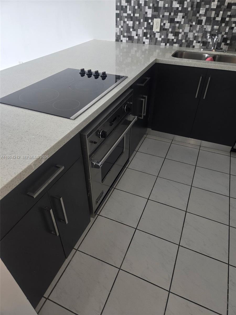 Ver detalles 314W 1 / 2 861 sq. ft. $ 2026-06-04 0 foto