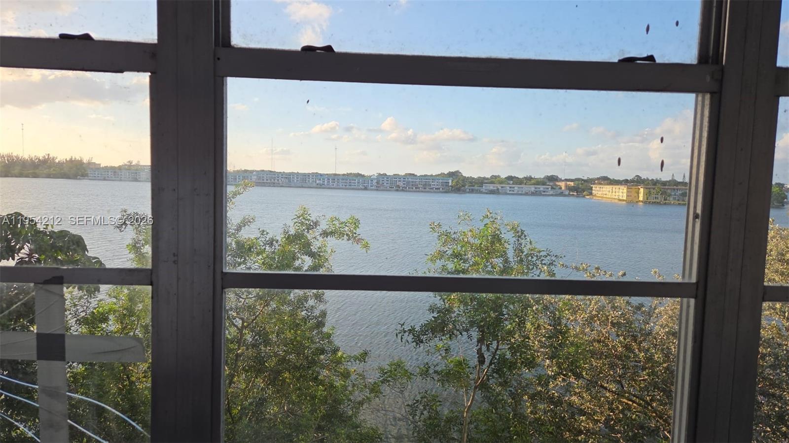 Ver detalles 314W 1 / 2 861 sq. ft. $ 2026-06-04 0 foto