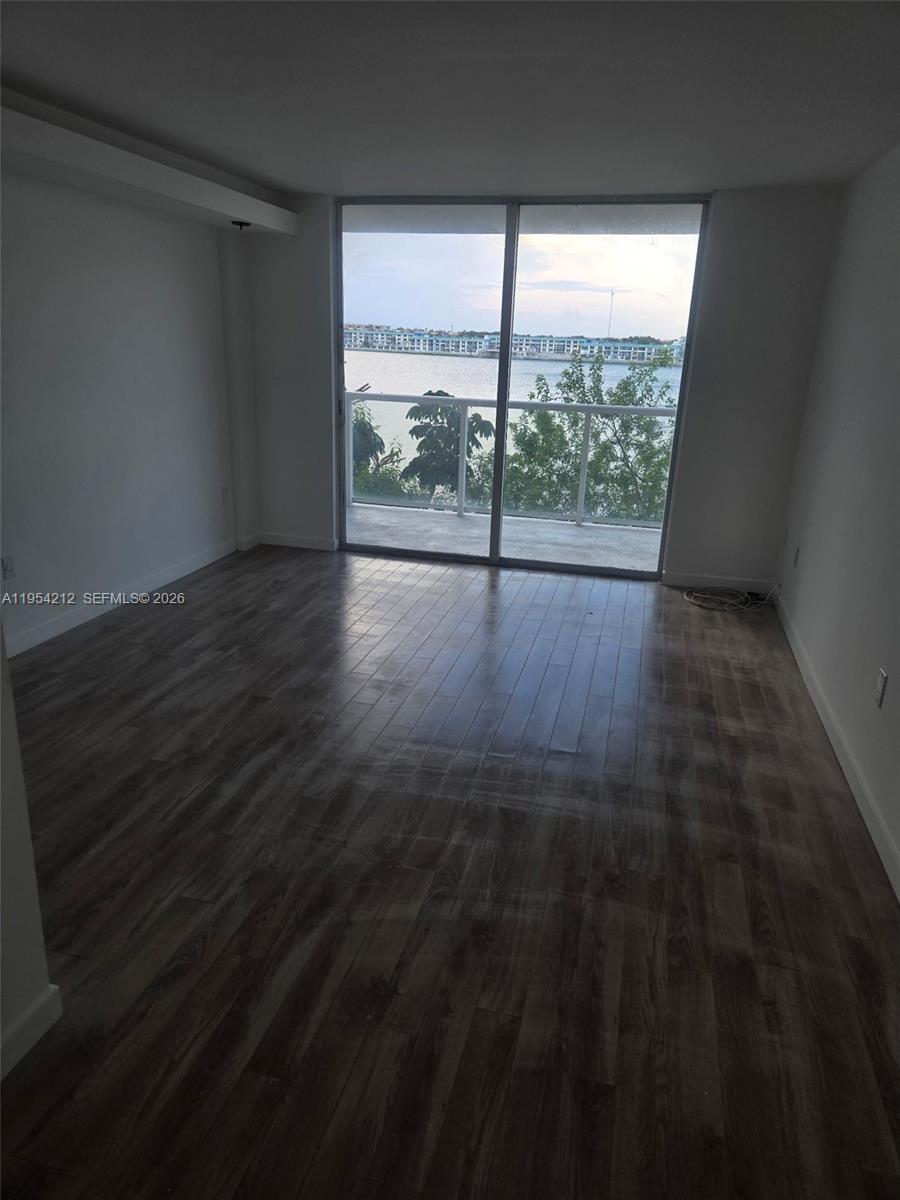 Ver detalles 314W 1 / 2 861 sq. ft. $ 2026-06-04 0 foto
