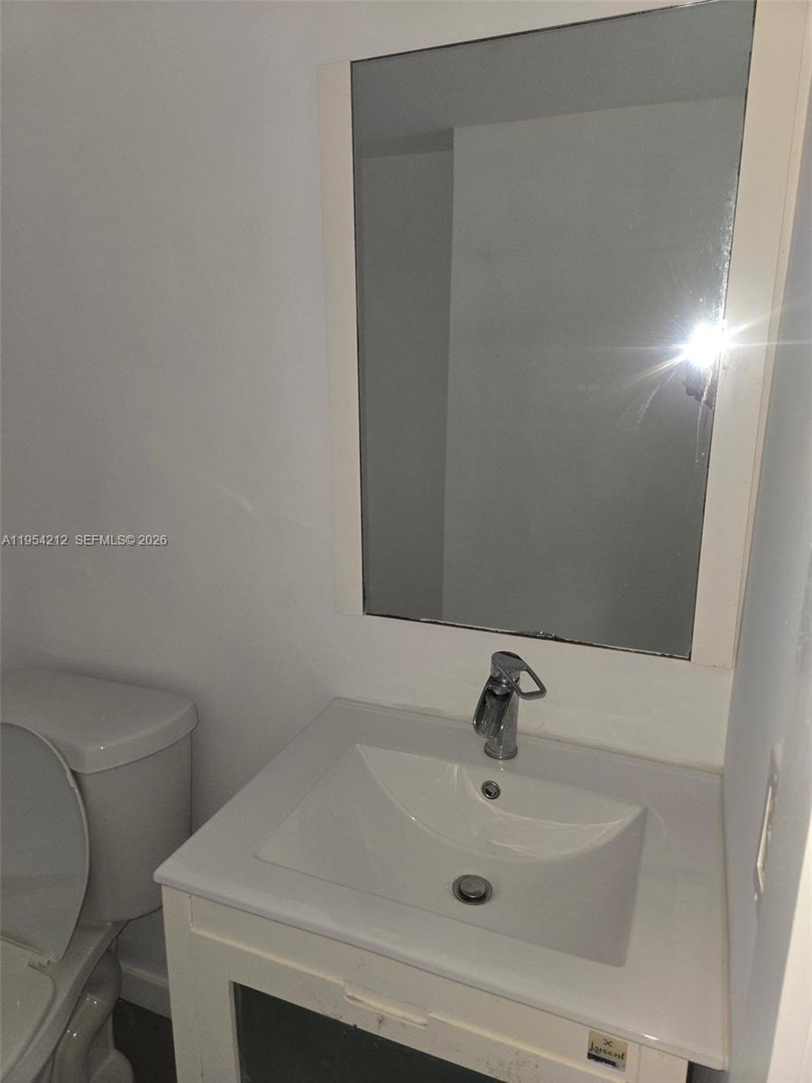 Ver detalles 314W 1 / 2 861 sq. ft. $ 2026-06-04 0 foto