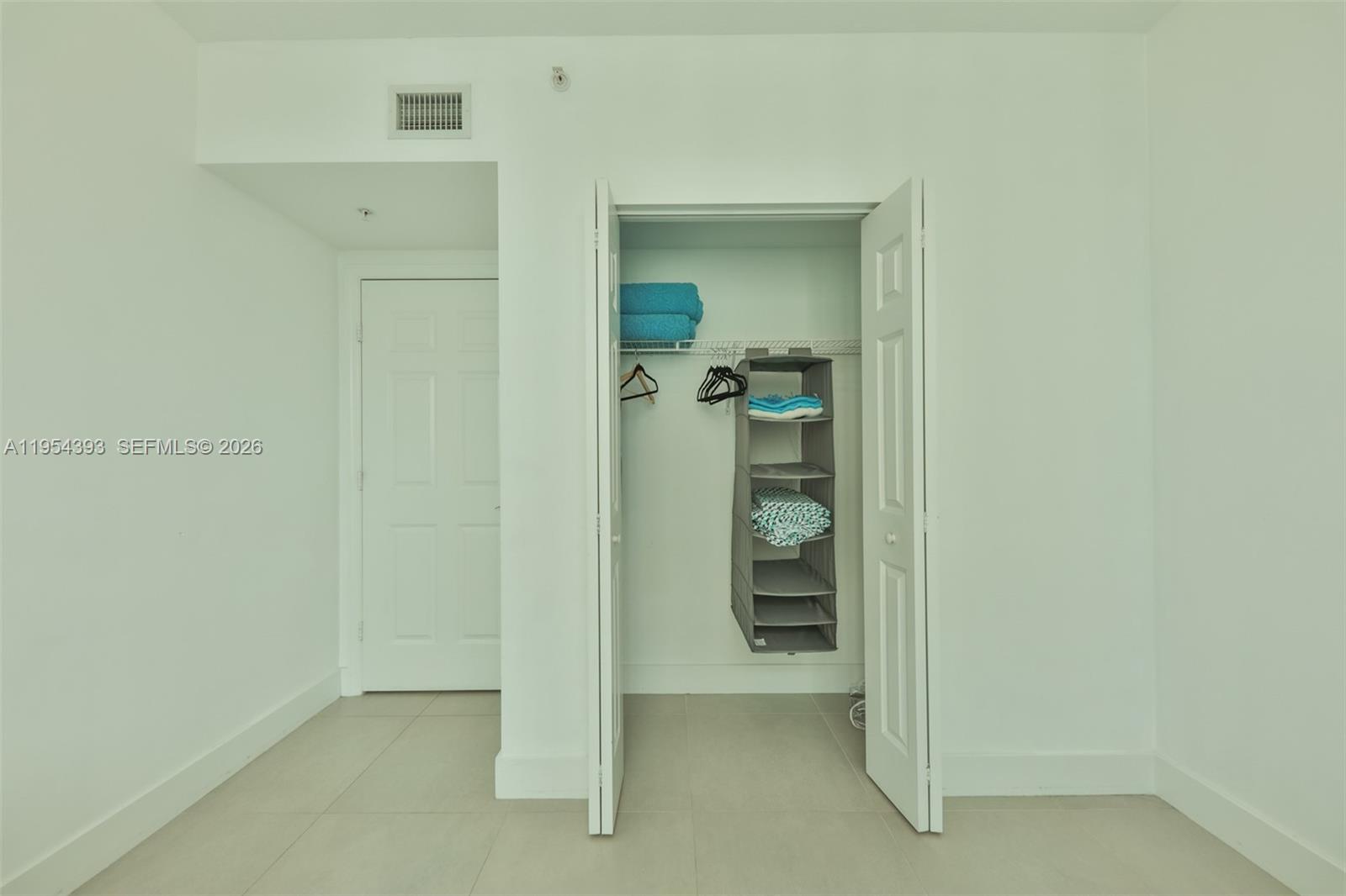 Фото 1755 Hallandale Beach Blvd  #1808E, Hallandale Beach, Florida, 33009 - Closet