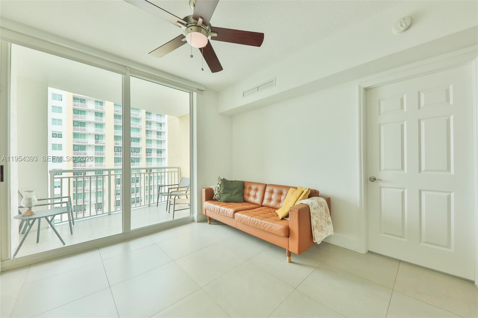 Фото 1755 Hallandale Beach Blvd  #1808E, Hallandale Beach, Florida, 33009 - 