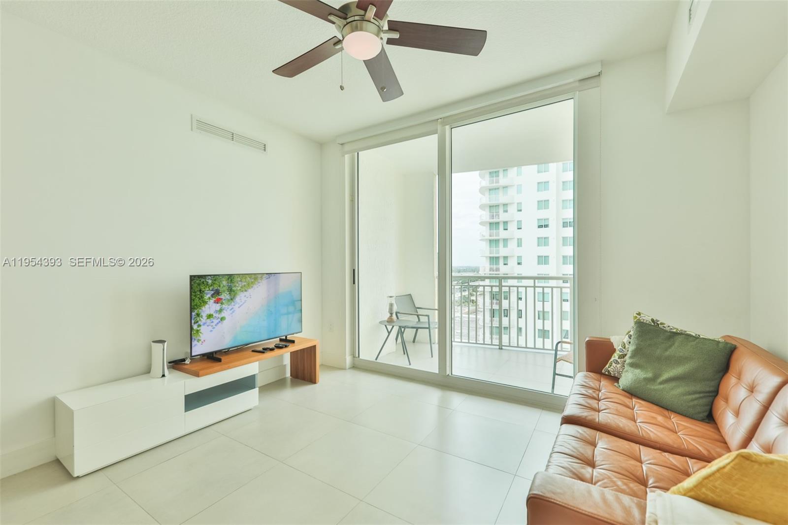 Фото 1755 Hallandale Beach Blvd  #1808E, Hallandale Beach, Florida, 33009 - 