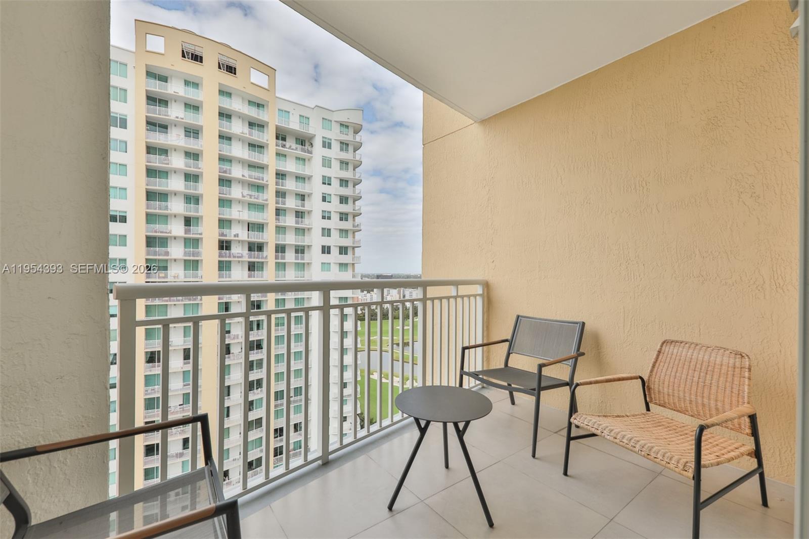 Фото 1755 Hallandale Beach Blvd  #1808E, Hallandale Beach, Florida, 33009 - 