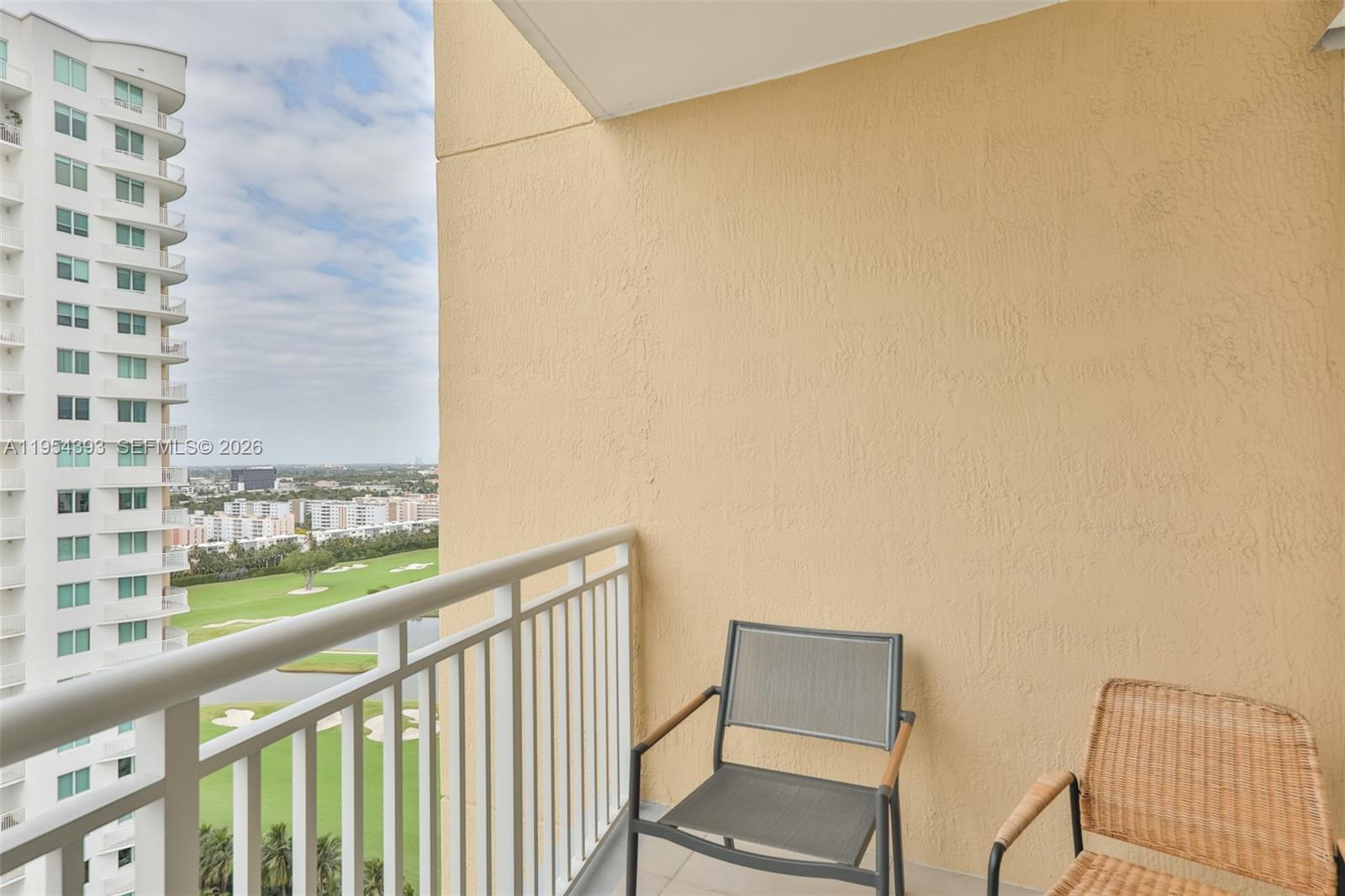 Фото 1755 Hallandale Beach Blvd  #1808E, Hallandale Beach, Florida, 33009 - 