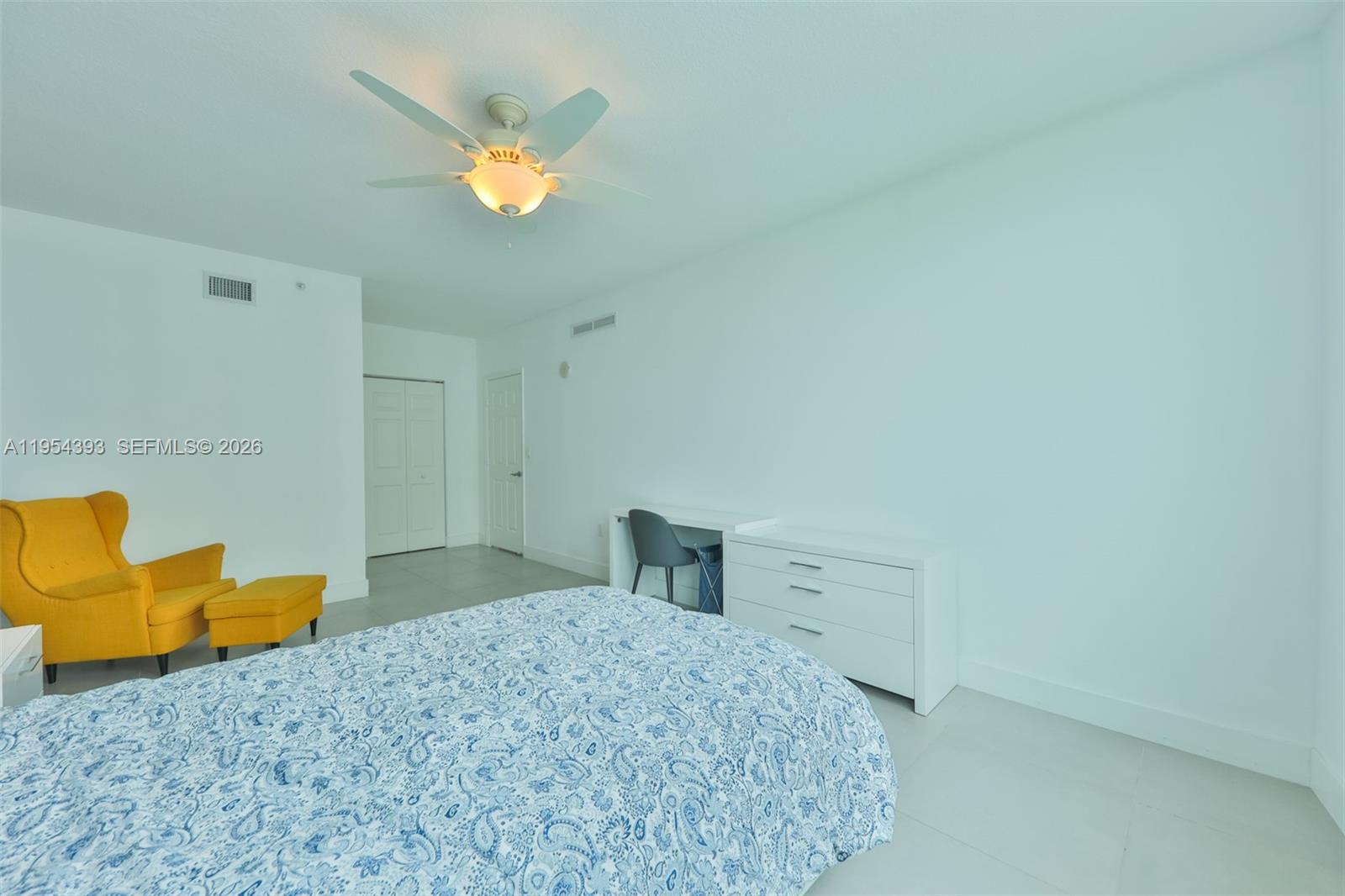 Фото 1755 Hallandale Beach Blvd  #1808E, Hallandale Beach, Florida, 33009 - Master Bedroom