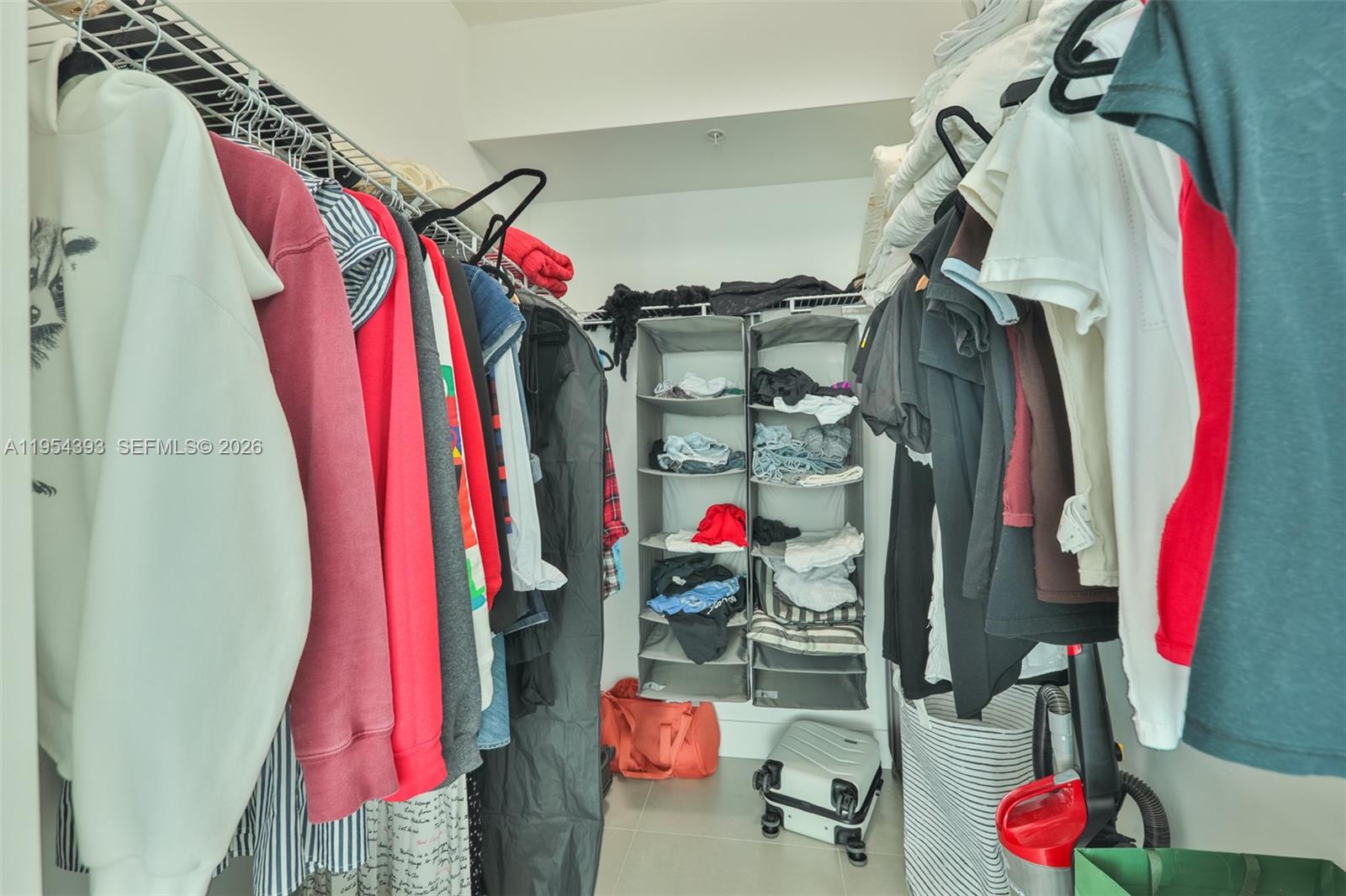 Фото 1755 Hallandale Beach Blvd  #1808E, Hallandale Beach, Florida, 33009 - Walkin Closet