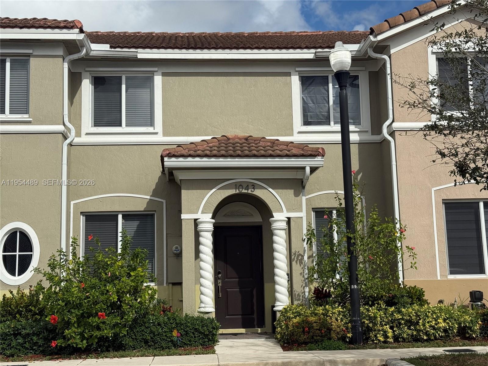 1043 3 / 3 1302 sq. ft. $ 2026-05-14 0 Photo