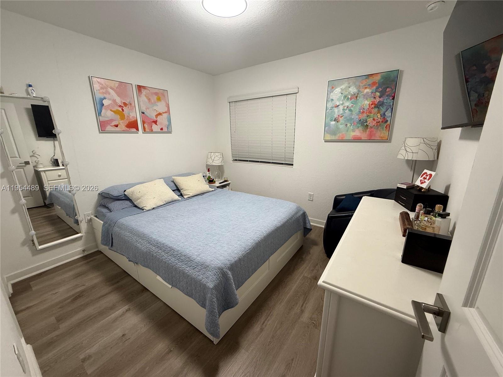 1043 3 / 3 1302 sq. ft. $ 2026-05-14 0 Photo