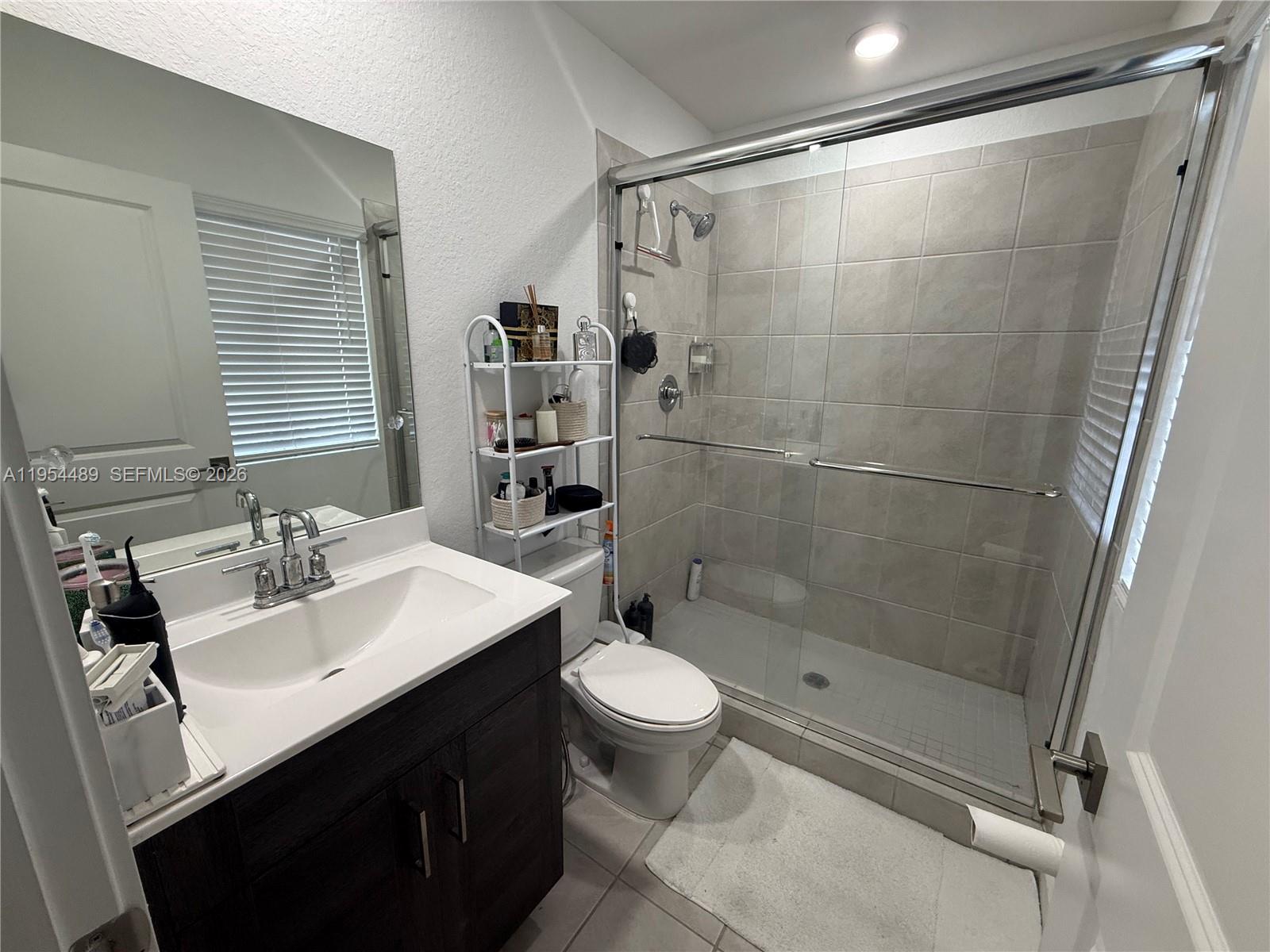 1043 3 / 3 1302 sq. ft. $ 2026-05-14 0 Photo