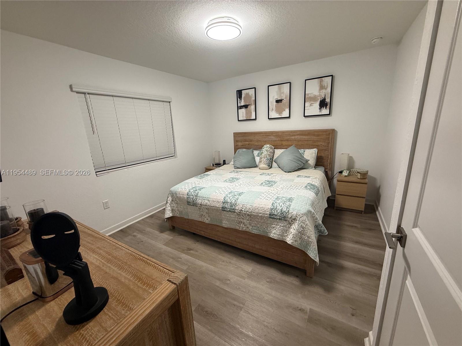 1043 3 / 3 1302 sq. ft. $ 2026-05-14 0 Photo