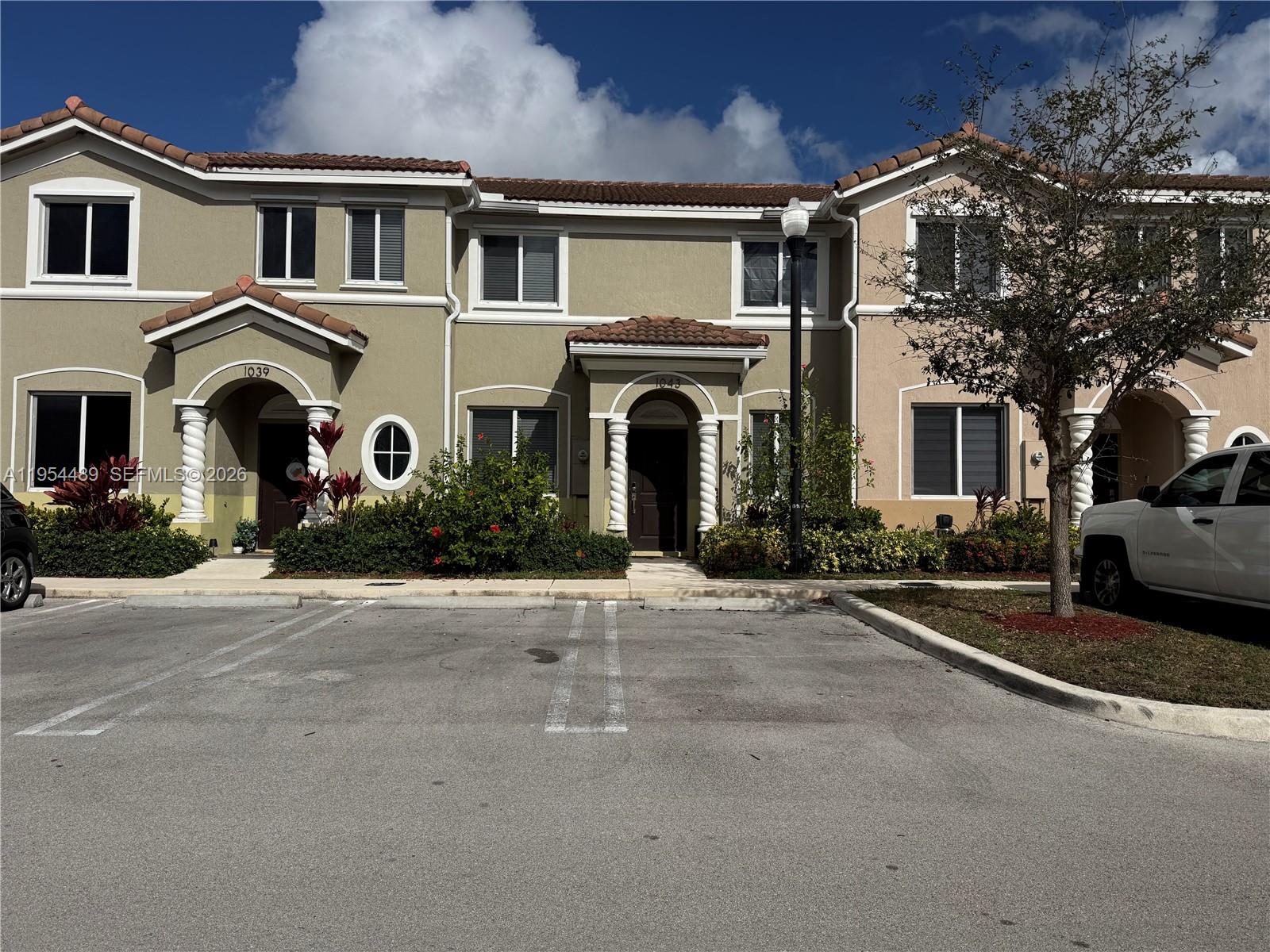 1043 3 / 3 1302 sq. ft. $ 2026-05-14 0 Photo